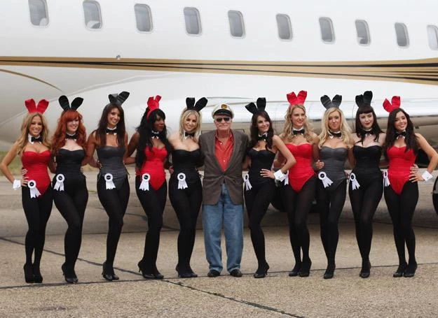 Hugh Hefnerowi (85 lat) aktywności fizycznej nie brakuje...