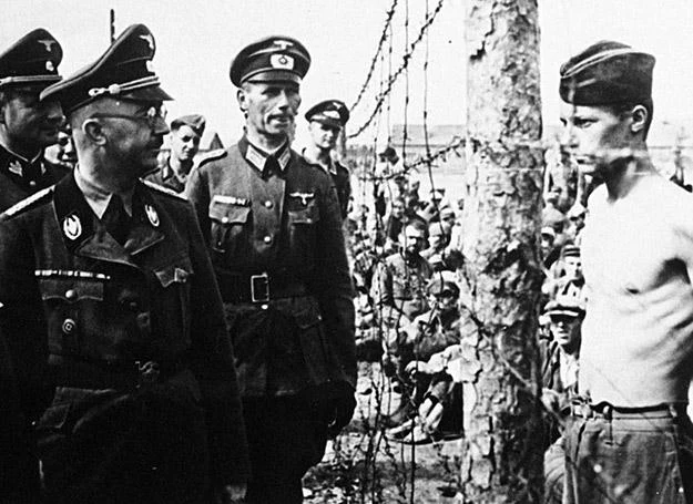 Heinrich Himmler, szef Gestapo i Waffen-SS, przeprowadza inspekcję w obozie jeńców. Rosja, 1941 r.