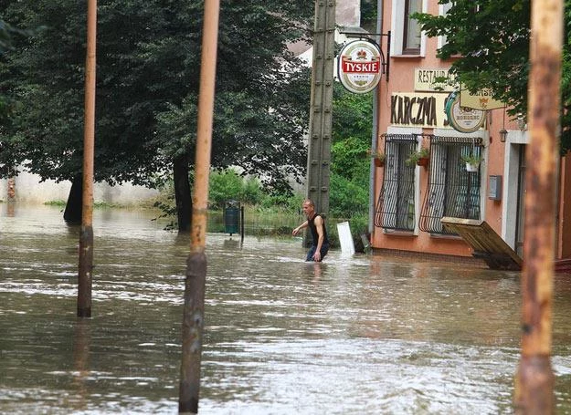 Na zdj. Zniszczenia w Zgorzelcu po przejsciu fali powodziowej na Nysie Luzyckiej spowod, 08.08.2010.