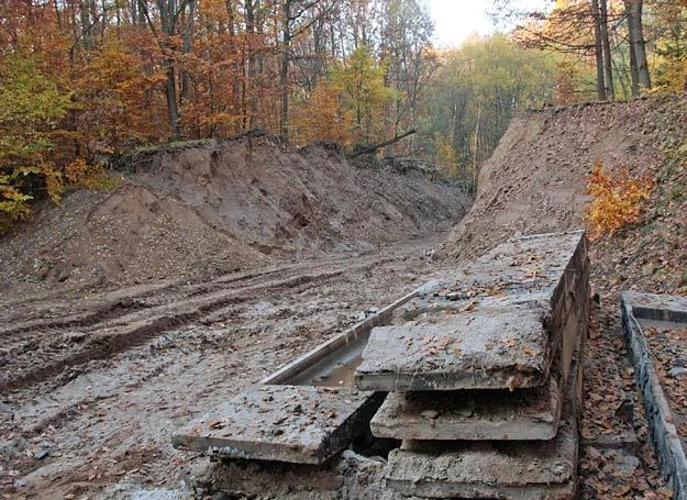 Tak dziś wygląda pagórek, który maskował magazyn "Granit"