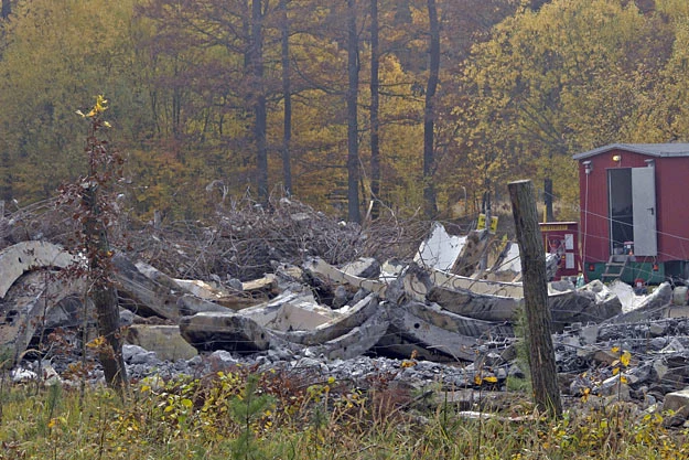 Historia na wysypisku śmieci, czyli żelbetowe prefabrykaty schronu "Granit" czekające na przemiał