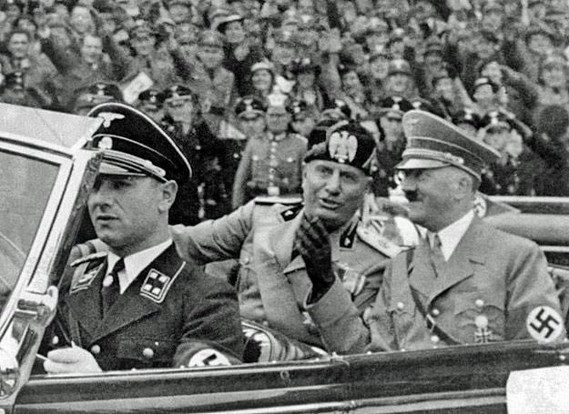 Adolf Hitler i Benito Mussolini jadą przez Monachium. Wrzesień 1937 r.