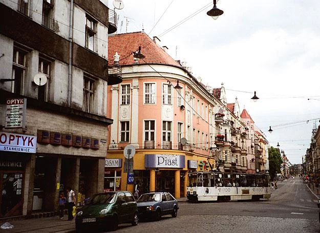 Gliwice na zdjęciu z 2002 r. W 1945 r. tramwajem z Katowic przyjechała tą ulicą brygada trofiejna