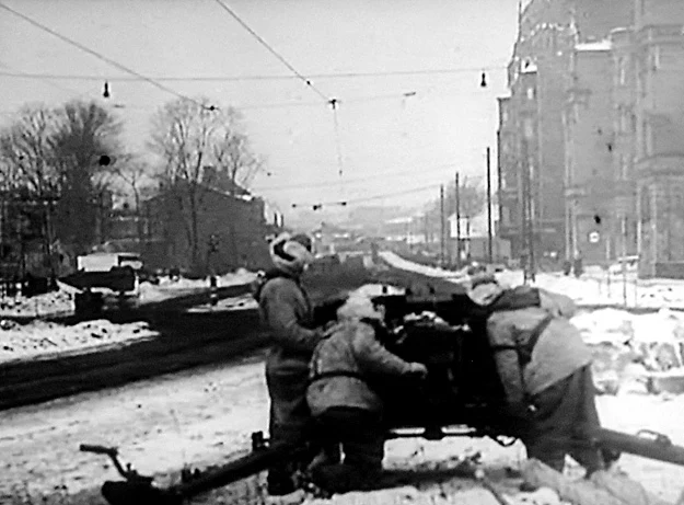 Kadry z hitlerowskiej kroniki filmowejprzedstawiają niemieckie przygotowania do obrony Katowic