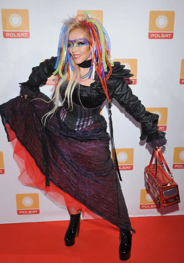 Oryginalne stylizacje Krystyny Mazurówny budzą poruszenie na salonach. Oryginalne stylizacje Krystyny Mazurówny budzą poruszenie na salonach.