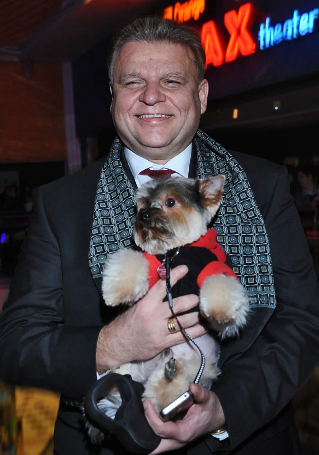 Zadowolony Jacek Samojłowicz na premierze "Kac Wawa". Teraz nie jest mu już pewnie do śmiechu...