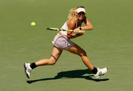 Wozniacki (na zdjęciu) wygrała z faworyzowaną rywalką