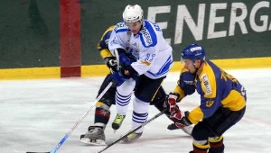 W środku Jarosław Rzeszutko, Fot. Mariusz Kraczaniec