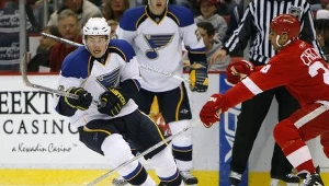 Erik Johnson (z lewej).