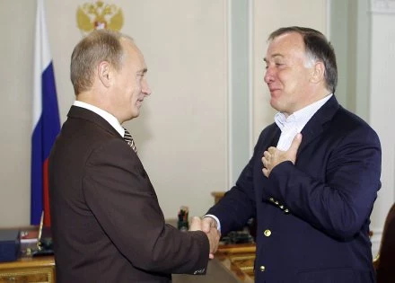 Władymir Putin (z lewej) i Dick Advocaat