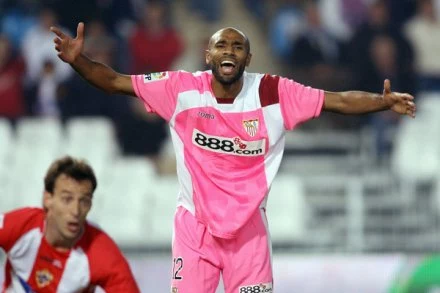 Jeden z bohaterów meczu - Frederic Kanoute Jeden z bohaterów meczu - Frederic Kanoute