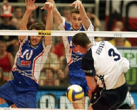 Atakuje Piotr Gruszka
