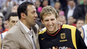 Vlade Divac (z lewej) i Dirk Nowitzki