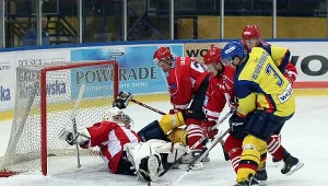 Marek Rączka dwoił się i troił w bramce Cracovii, fot: Tadeusz Bącal