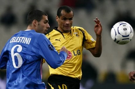 Rivaldo (z prawej) Rivaldo (z prawej)