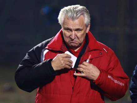 Henryk Kasperczak nie ma powodów do radości. Fot. Wojciech Oksztol. Henryk Kasperczak nie ma powodów do radości. Fot. Wojciech Oksztol.