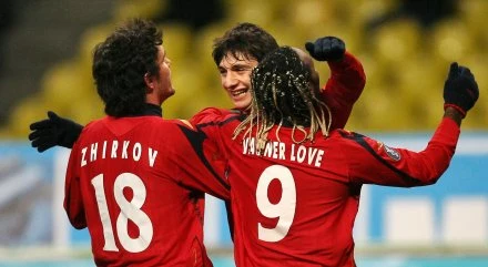 Żirkow (z lewej) cieszy się z pierwszego gola dla CSKA