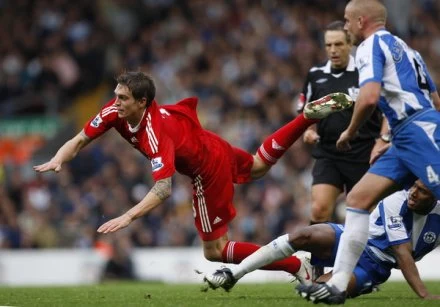 Z lewej Daniel Agger
