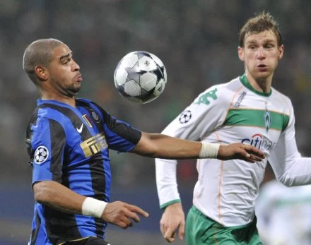 Adriano (z lewej)