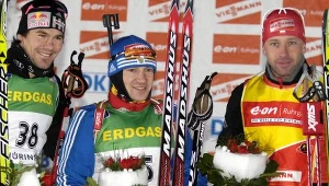 Tomasz Sikora (z prawej) po raz drugi w karierze pobiegnie w koszulce lidera.