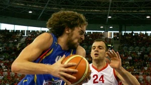 Pau Gasol kontra Szymon Szewczyk