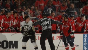 Aleksander Owieczkin (z prawej) i Sidney Crosby