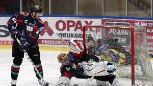 Tomasz Jakesz asekuruje Arkadiusza Sobeckiego. Fot. Tadeusz Bącal.