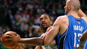 Marcin Gortat i mistrz NBA z Boston Celtics Leon Powe