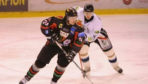 Sebastian Gonera (GKS Tychy) i Tomasz Jóźwik (Naprzód Janów), fot: Norbert Barczyk