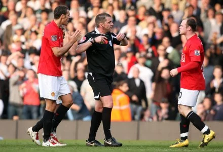 Wayne Rooney w meczu z Fulham zobaczył czerwoną kartkę Wayne Rooney w meczu z Fulham zobaczył czerwoną kartkę