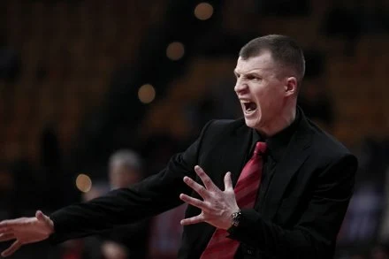 Znany z żywiołowych reakcji trener tym razem spokojniej podejdzie do meczu