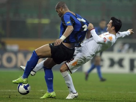 Przy piłce Adriano Przy piłce Adriano