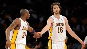 Na polskich parkietach zobaczymy m.in. Pau Gasola z LA Lakers (z prawej)