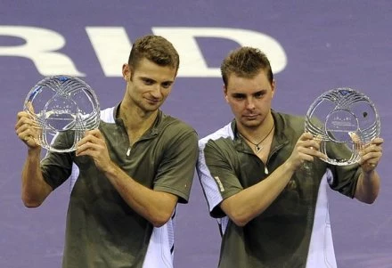 Mariusz Fyrstenberg (L) i Marcin Matkowski