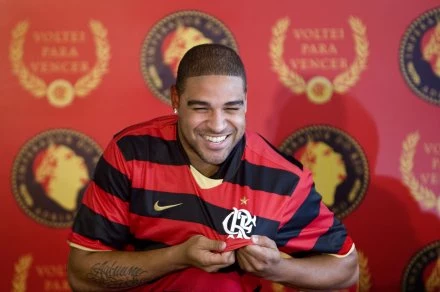 Adriano podpisał kontrakt z Flamengo Rio de Janeiro Adriano podpisał kontrakt z Flamengo Rio de Janeiro