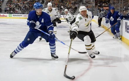 Mike Modano (z prawej). Mike Modano (z prawej).