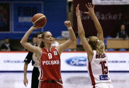 Agnieszka Bibrzycka (z piłką)/fot. Wojciech Figurski Agnieszka Bibrzycka (z piłką)/fot. Wojciech Figurski