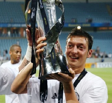 Mesut Oezil poprowadził Niemców do triumfu w finale MME Mesut Oezil poprowadził Niemców do triumfu w finale MME