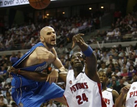 Marcin Gortat już wie ile będzie zarabiał. Marcin Gortat już wie ile będzie zarabiał.