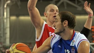 Maciej Lampe (w głębi) w walce z Nenadem Krsticiem