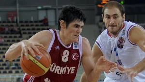 Ersan Ilyasova zdobył 22 punkty w meczu z Serbią
