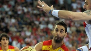 Juan Carlos Navarro atakowany przez Marcina Gortata.
