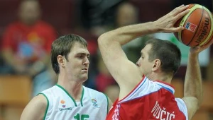 Erazem Lorbek (z lewej) zdobył aż 27 punktów dla Słowenii