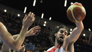 Pau Gasol szaleje na parkiecie w starciu z Grecją.