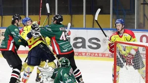 Michał Elżbieciak rozegrał świetny mecz w bramce Naprzodu; fot: Tadeusz Bącal