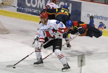 Leszek Laszkiewicz, lider Comarch Cracovii podczas meczu z Podhalem, fot: Krystian Góra. Leszek Laszkiewicz, lider Comarch Cracovii podczas meczu z Podhalem, fot: Krystian Góra.
