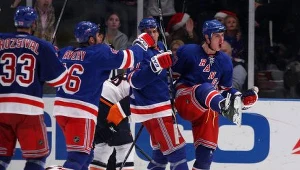 Brandon Dubinsky (New York Rangers) cieszy się ze zdobycia gola.