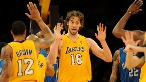 Pau Gasol (w środku)