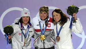 Podium biegu na 30 km techniką klasyczną. W środku Justyna Kowalczyk