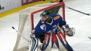 Bramkarz Aksam Unii Oświecim Zbigniew Szydłowski.